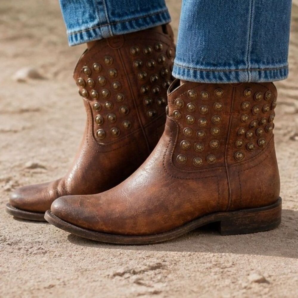 Frye Wyatt Jenna Short Studded Western Boot - Brown 7.5